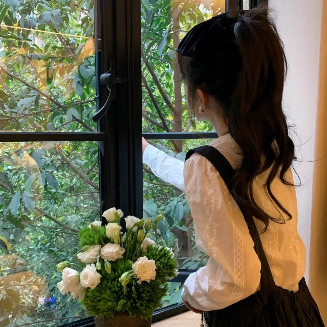 撒旦玩偶海报