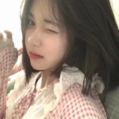 27套礼服海报